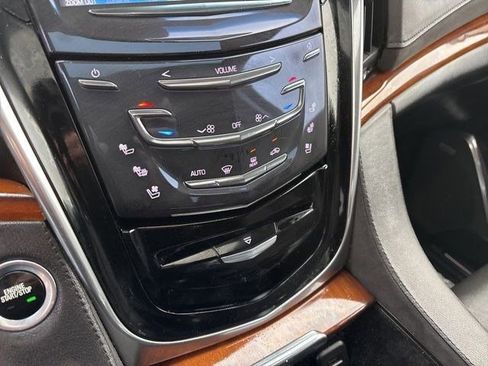 Used 2017 Cadillac Escalade Luxury image 25