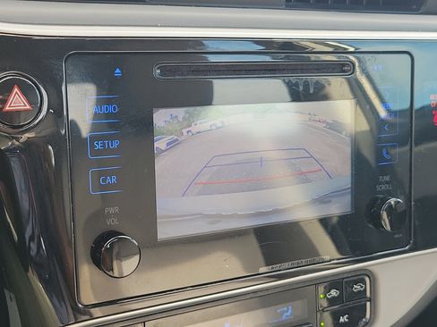 Used 2018 Toyota Corolla LE image 27