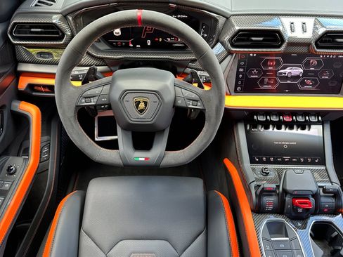 Used 2025 Lamborghini Urus SE image 17