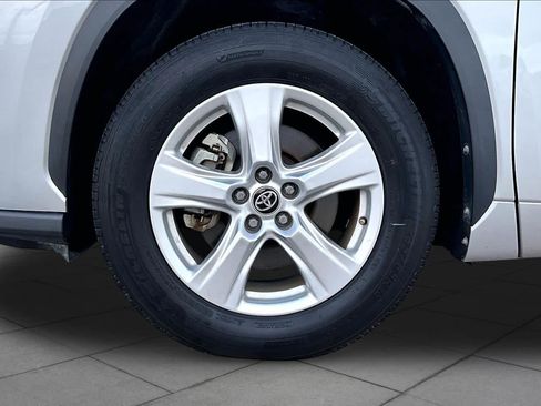 Used 2023 Toyota Highlander L FWD image 10