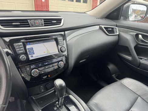 Used 2015 Nissan Rogue SL w/ SL Premium Package image 16