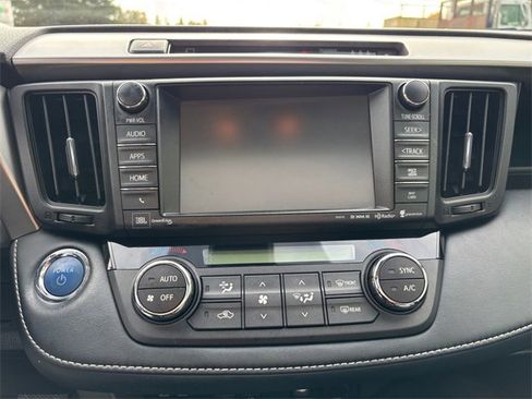 Used 2018 Toyota RAV4 Limited image 18