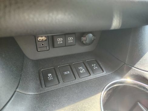 Used 2017 Toyota Highlander XLE AWD/4WD image 18