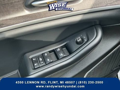 Used 2022 Jeep Grand Cherokee L Limited w/ Luxury Tech Group II AWD/4WD image 16