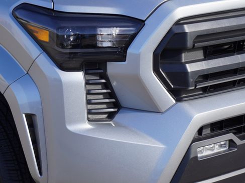 Used 2025 Toyota Tacoma SR5 image 3