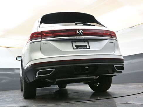 Certified 2025 Volkswagen Atlas SEL image 38