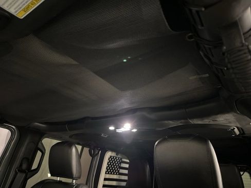 Used 2019 Jeep Wrangler Unlimited Sahara image 34