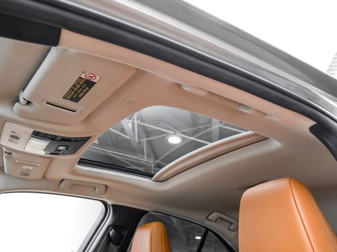 Used 2019 Lexus UX 200 w/ Premium Package FWD image 5