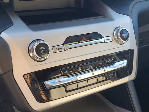 Used 2022 Ford Explorer Base image 28