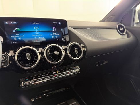 Used 2022 Mercedes-Benz GLA 250 4MATIC image 24