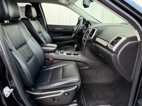 Used 2013 Jeep Grand Cherokee Laredo AWD/4WD image 31