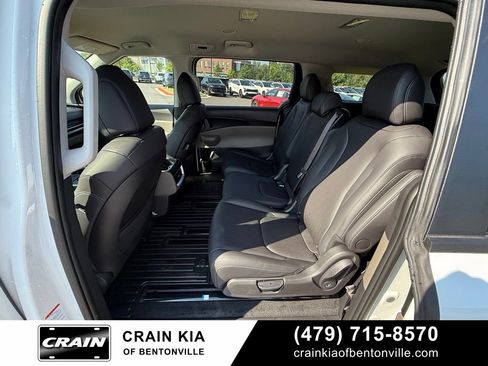 New 2026 Kia Carnival FWD image 25