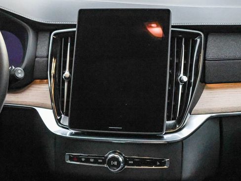 Used 2025 Volvo XC90 B6 Plus w/ Protection Package Premier image 25