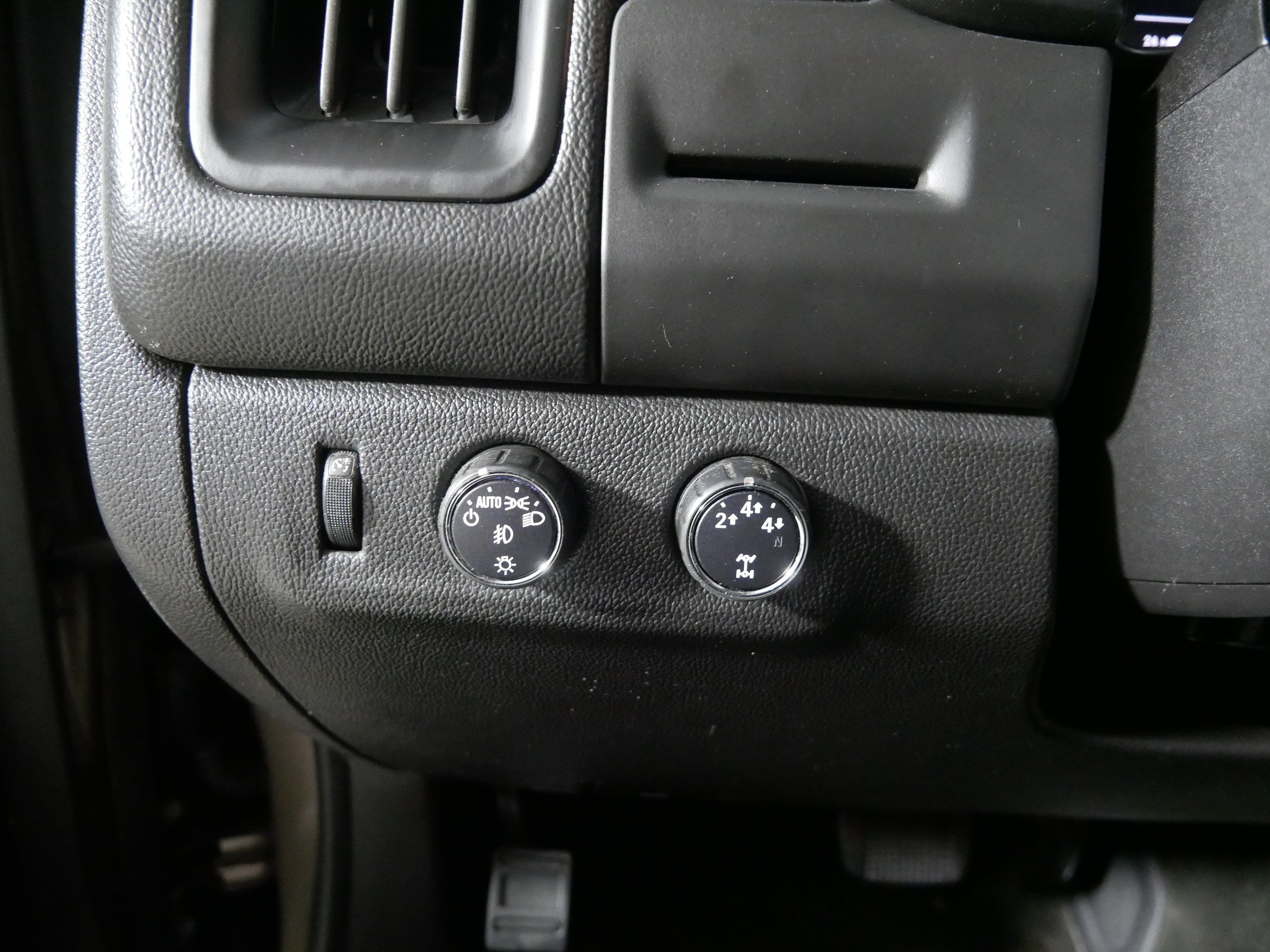 Used 2015 Chevrolet Colorado LT w/ LT Convenience Package AWD/4WD image 26