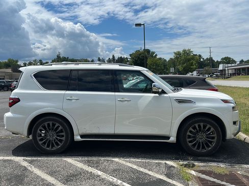 Used 2024 Nissan Armada Platinum w/ Captain's Chairs Package AWD/4WD image 4