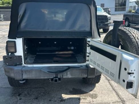 Used 2017 Jeep Wrangler Unlimited Sport w/ Connectivity Group AWD/4WD image 28