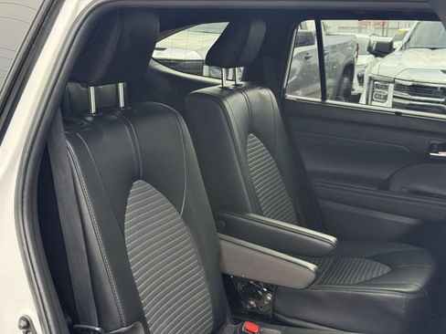 Used 2022 Toyota Highlander XSE FWD image 33