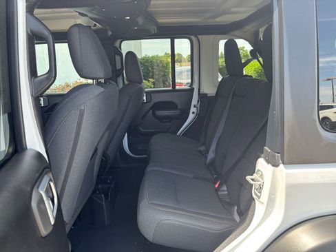 Used 2025 Jeep Wrangler Unlimited Sport AWD/4WD image 24