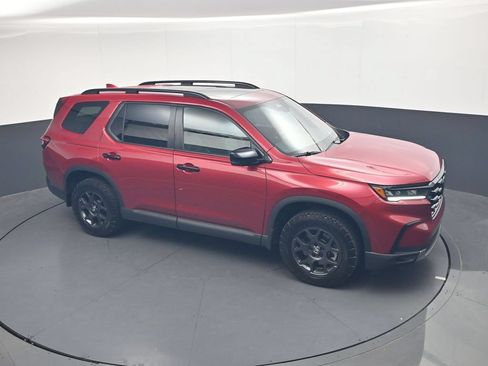 Certified 2025 Honda Pilot TrailSport image 31