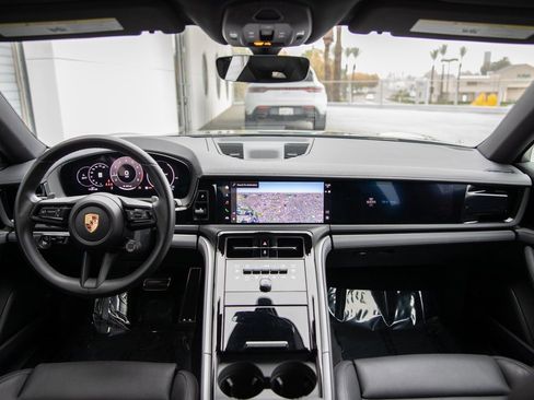 Certified 2024 Porsche Panamera 4 image 21