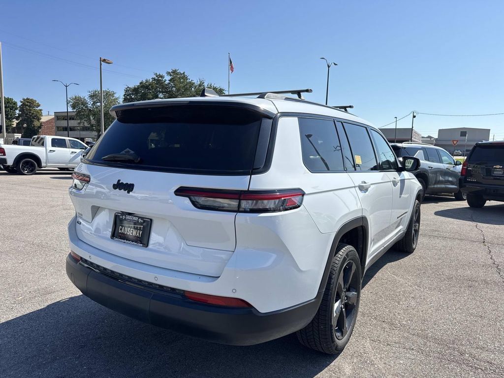 Used 2022 Jeep Grand Cherokee L Laredo RWD image 7