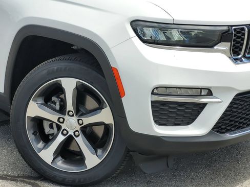 Used 2023 Jeep Grand Cherokee 4WD 4xe image 4