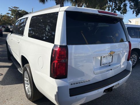 Used 2018 Chevrolet Suburban LT image 5