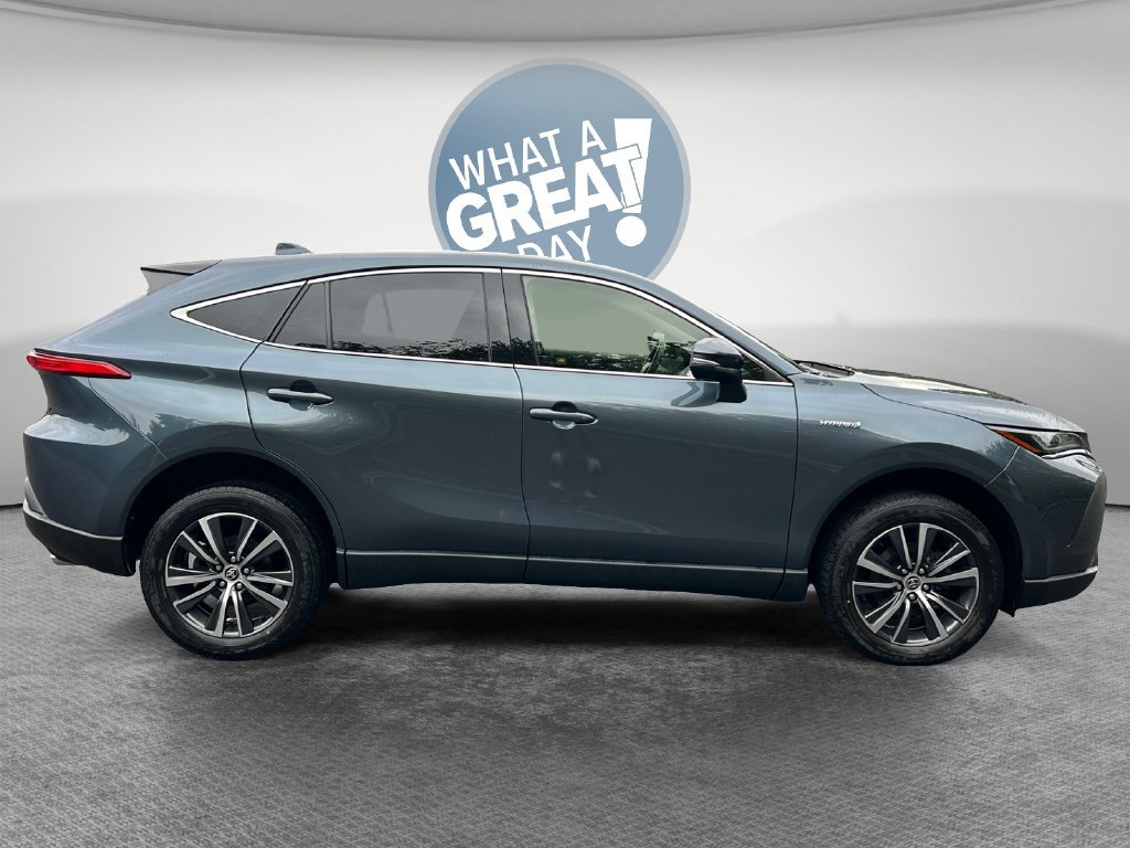 Used 2021 Toyota Venza LE AWD/4WD image 2