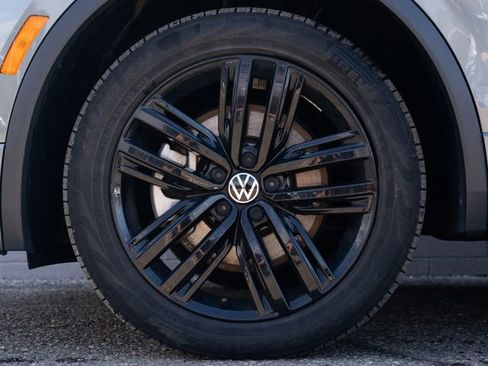 Used 2022 Volkswagen Tiguan SE R-Line image 12