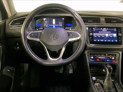 Used 2024 Volkswagen Tiguan SE FWD image 5