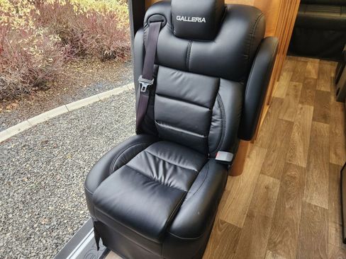 Used 2021 Mercedes-Benz Sprinter 3500 image 9