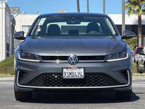Used 2025 Volkswagen Jetta SEL FWD image 11