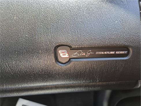 Used 2004 Chevrolet Monte Carlo SS w/ Dale Earnhardt Jr. Package FWD image 17