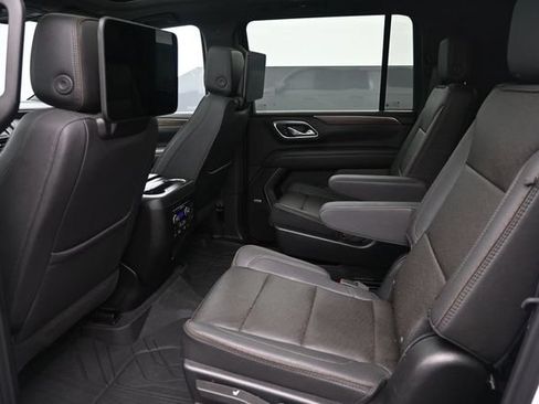 Used 2023 Chevrolet Suburban High Country w/ Advanced Technology Package AWD/4WD image 21