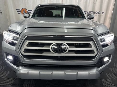 Used 2022 Toyota Tacoma Limited image 4
