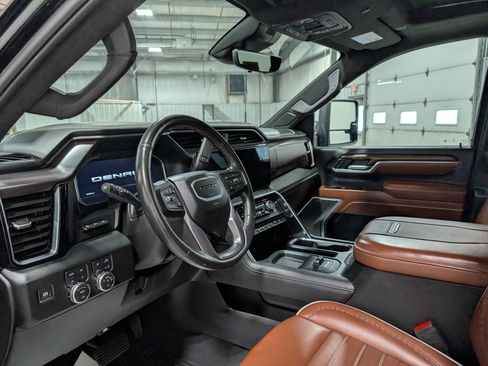 Used 2024 GMC Sierra 3500 Denali Ultimate AWD/4WD image 17