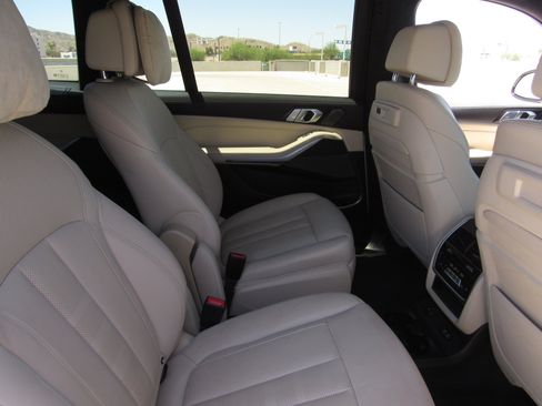 Used 2021 BMW X7 xDrive40i w/ Executive Package AWD/4WD image 12