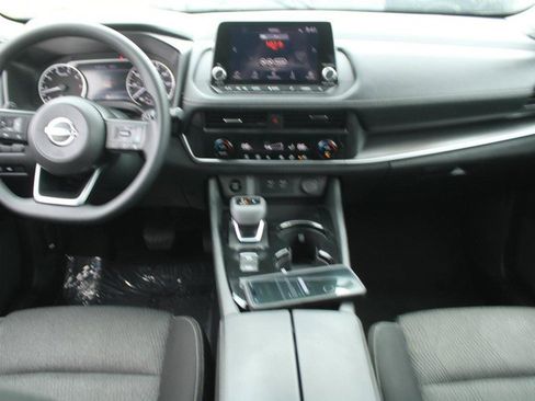 Used 2024 Nissan Rogue SV image 13