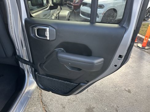 Used 2018 Jeep Wrangler Unlimited Sport S image 19