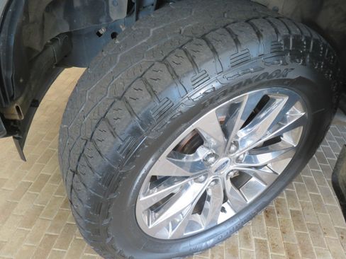 Used 2017 Ford F150 Lariat w/ Equipment Group 502A Luxury image 11