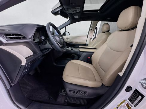 Used 2024 Toyota Sienna XLE image 15