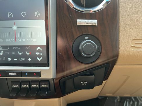 Used 2014 Ford F350 Lariat w/ Lariat Interior Package image 31