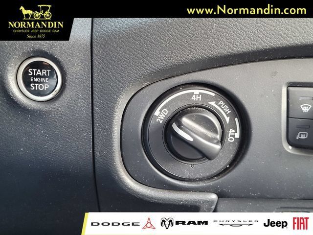 Used 2024 Nissan Frontier PRO-4X w/ Pro Convenience Package AWD/4WD image 12