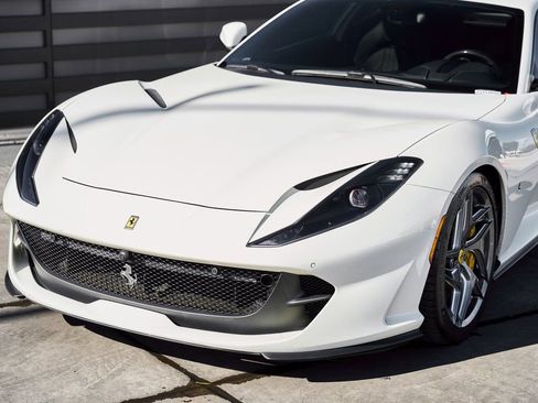 Used 2019 Ferrari 812 Superfast image 6