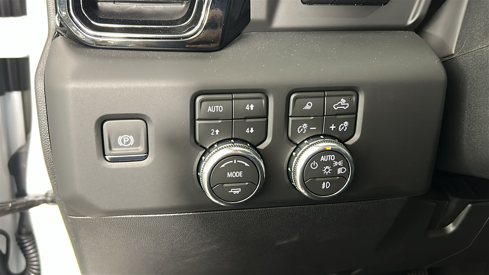 Used 2026 GMC Sierra 2500 AT4X AWD/4WD image 24