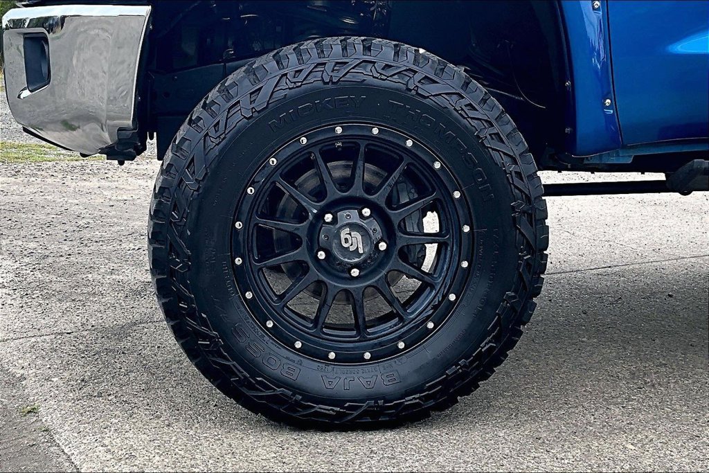 Used 2017 Toyota Tundra SR5 w/ SR5 Upgrade Package AWD/4WD image 12