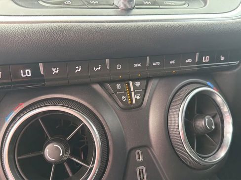 Used 2020 Chevrolet Blazer LT FWD image 19