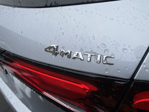 Used 2025 Mercedes-Benz GLC 300 4MATIC image 8