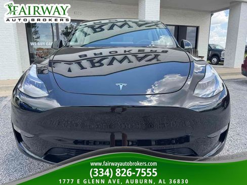 Used 2024 Tesla Model Y Long Range AWD/4WD image 3