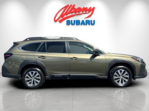 Used 2023 Subaru Outback Premium AWD/4WD image 3